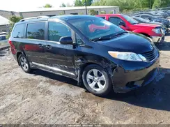 5TDKZ3DC2HS793993 2017 TOYOTA SIENNA