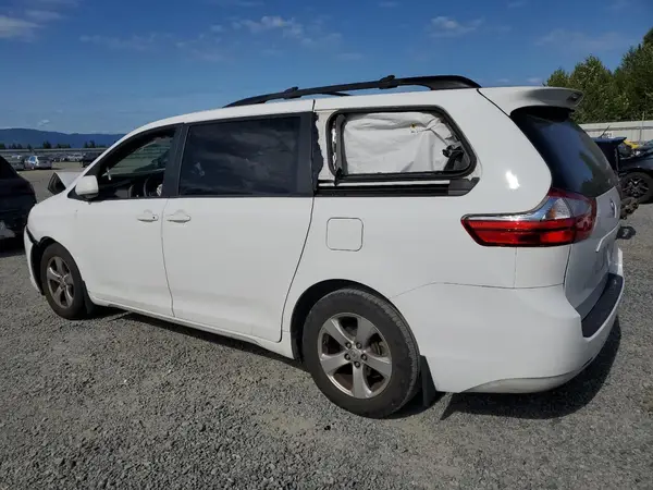 5TDKZ3DC2HS807651 2017 TOYOTA SIENNA - Image 2