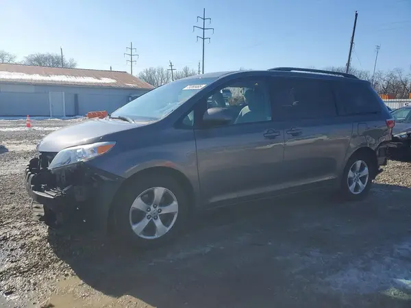 5TDKZ3DC2HS808069 2017 TOYOTA SIENNA - Image 1