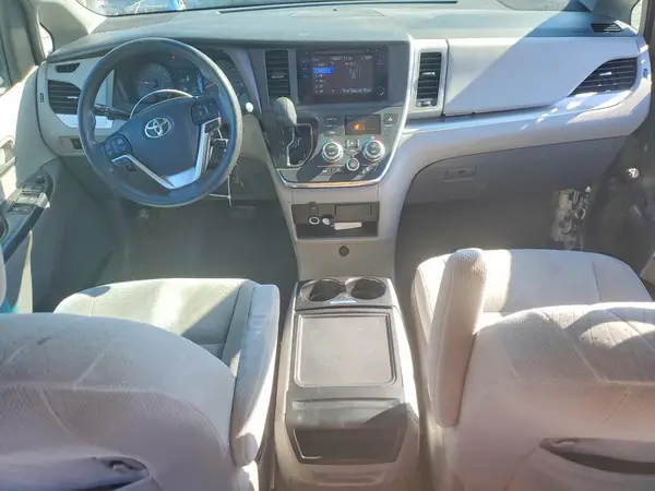 5TDKZ3DC2HS808069 2017 TOYOTA SIENNA - Image 8
