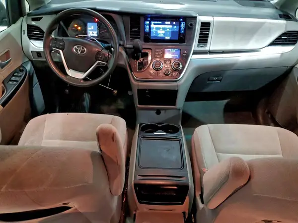 5TDKZ3DC2HS808850 2017 TOYOTA SIENNA - Image 8
