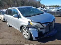 5TDKZ3DC2HS813112 2017 TOYOTA SIENNA