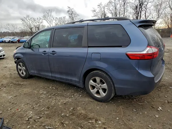5TDKZ3DC2HS816611 2017 TOYOTA SIENNA - Image 2