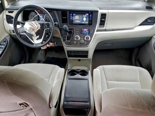 5TDKZ3DC2HS816611 2017 TOYOTA SIENNA - Image 8