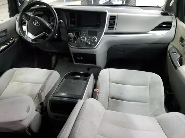 5TDKZ3DC2HS819783 2017 TOYOTA SIENNA - Image 8