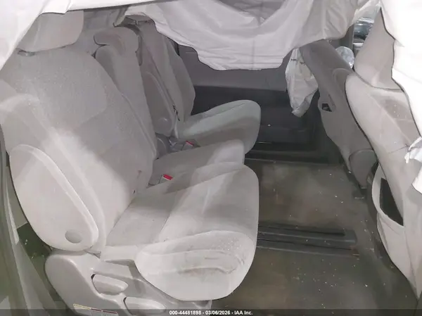 5TDKZ3DC2HS822537 2017 TOYOTA SIENNA - Image 8