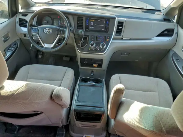 5TDKZ3DC2HS822716 2017 TOYOTA SIENNA - Image 8