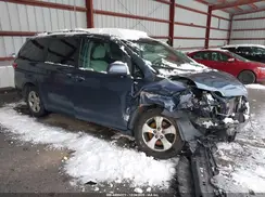 5TDKZ3DC2HS826636 2017 TOYOTA SIENNA