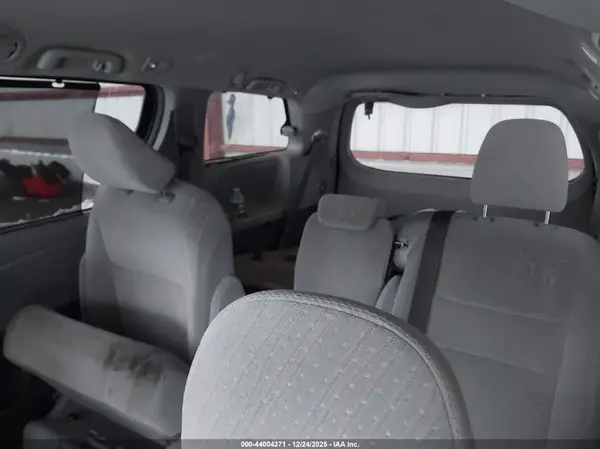 5TDKZ3DC2HS826636 2017 TOYOTA SIENNA - Image 8