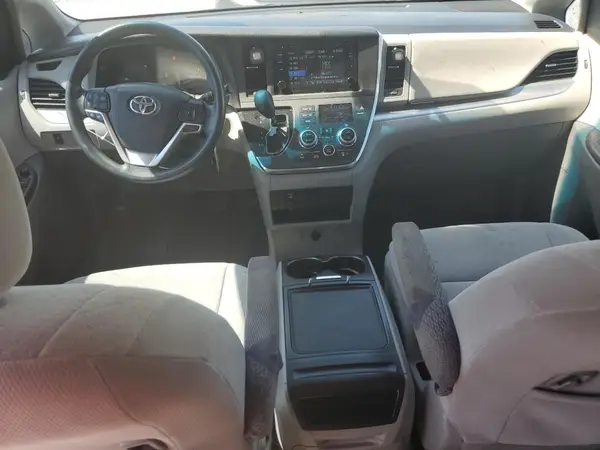 5TDKZ3DC2HS830072 2017 TOYOTA SIENNA - Image 8