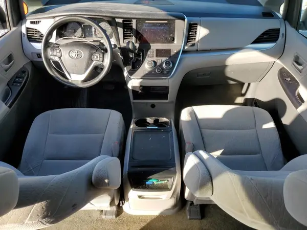 5TDKZ3DC2HS833487 2017 TOYOTA SIENNA - Image 8
