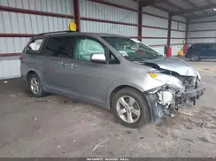 5TDKZ3DC2HS833683 2017 TOYOTA SIENNA