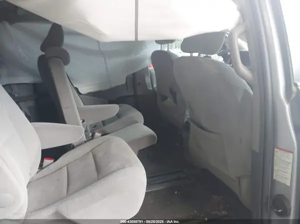 5TDKZ3DC2HS833683 2017 TOYOTA SIENNA - Image 8