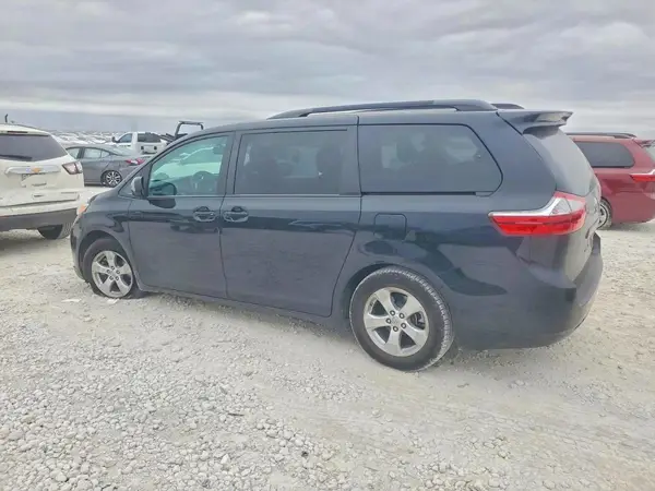 5TDKZ3DC2HS834090 2017 TOYOTA SIENNA - Image 2