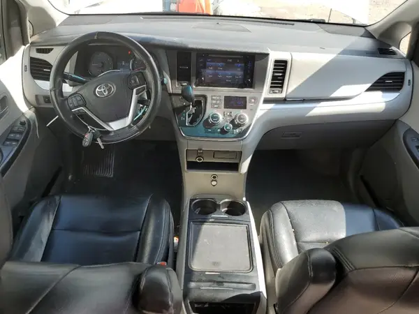 5TDKZ3DC2HS839208 2017 TOYOTA SIENNA - Image 8