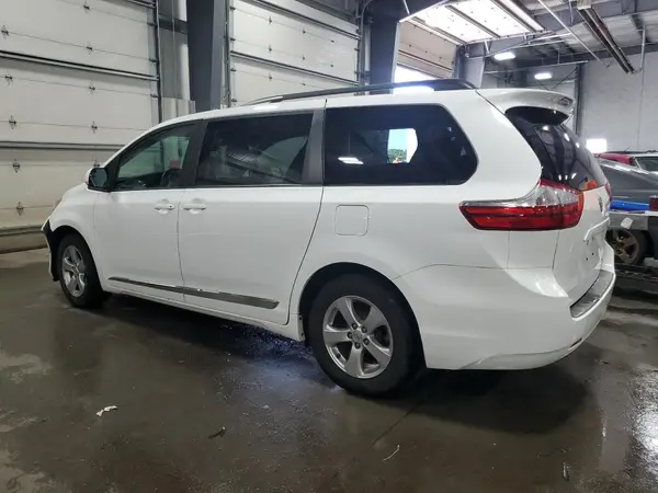 5TDKZ3DC2HS841394 2017 TOYOTA SIENNA - Image 2