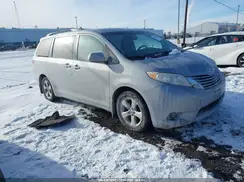 5TDKZ3DC2HS845820 2017 TOYOTA SIENNA