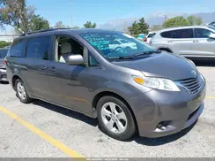 5TDKZ3DC2HS847129 2017 TOYOTA SIENNA