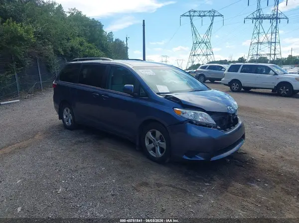5TDKZ3DC2HS849379 2017 TOYOTA SIENNA - Image 1