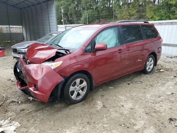 5TDKZ3DC2HS851410 2017 TOYOTA SIENNA - Image 1