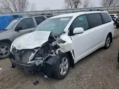 5TDKZ3DC2HS852105 2017 TOYOTA SIENNA