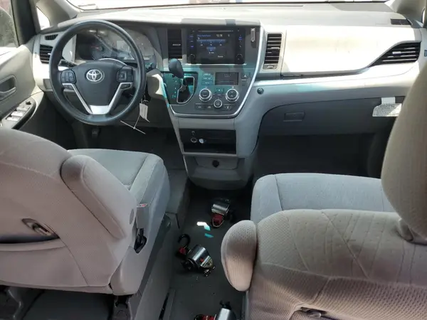 5TDKZ3DC2HS855117 2017 TOYOTA SIENNA - Image 8