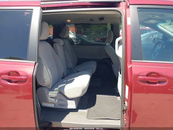 5TDKZ3DC2HS855148 2017 TOYOTA SIENNA - Image 8
