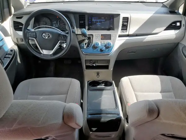 5TDKZ3DC2HS866571 2017 TOYOTA SIENNA - Image 8
