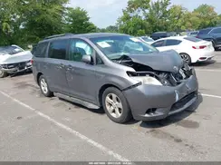 5TDKZ3DC2HS874346 2017 TOYOTA SIENNA
