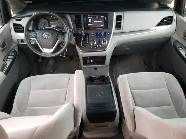 5TDKZ3DC2HS880969 2017 TOYOTA SIENNA - Image 8