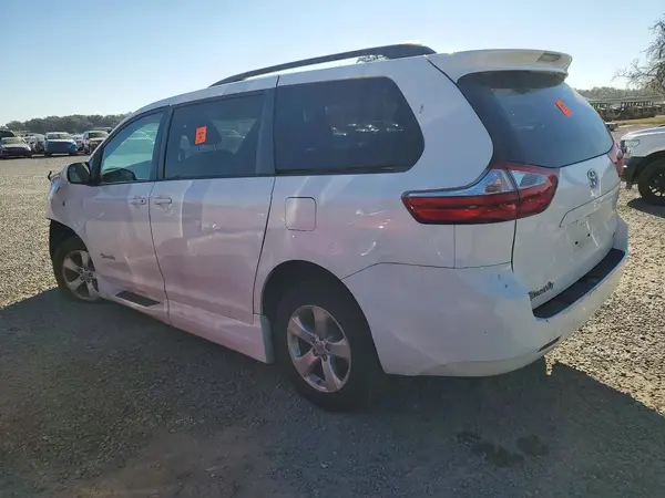 5TDKZ3DC2HS882253 2017 TOYOTA SIENNA - Image 2