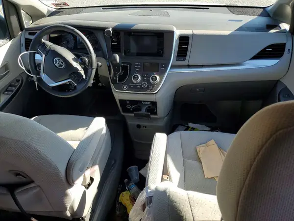5TDKZ3DC2HS882253 2017 TOYOTA SIENNA - Image 8