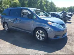 5TDKZ3DC2HS890918 2017 TOYOTA SIENNA