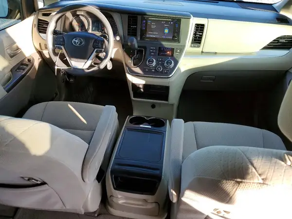 5TDKZ3DC2HS891311 2017 TOYOTA SIENNA - Image 8