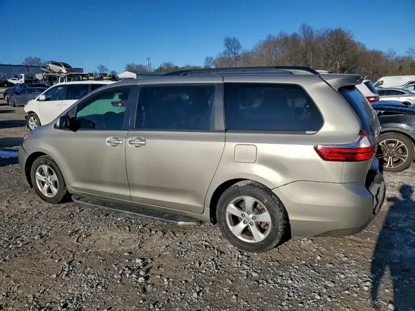 5TDKZ3DC2HS893432 2017 TOYOTA SIENNA - Image 2