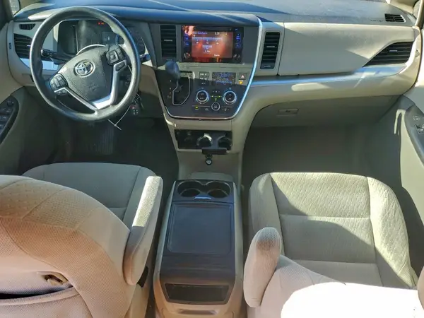 5TDKZ3DC2HS893432 2017 TOYOTA SIENNA - Image 8