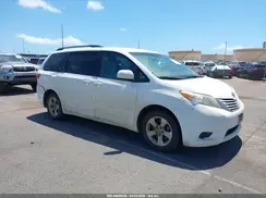 5TDKZ3DC2HS897027 2017 TOYOTA SIENNA