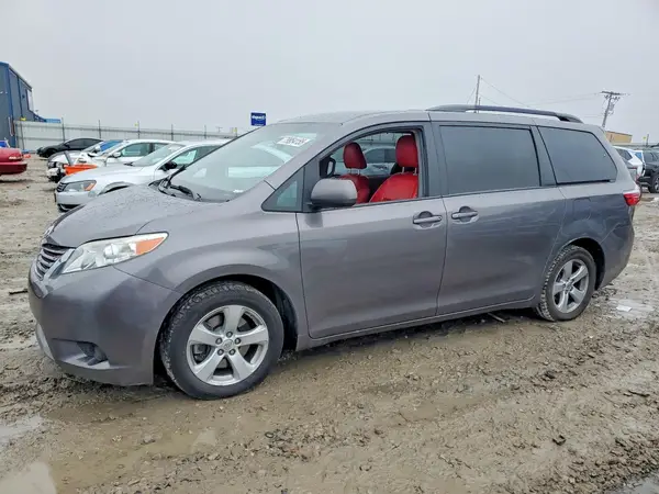 5TDKZ3DC2HS899215 2017 TOYOTA SIENNA - Image 1