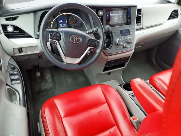 5TDKZ3DC2HS899215 2017 TOYOTA SIENNA - Image 8