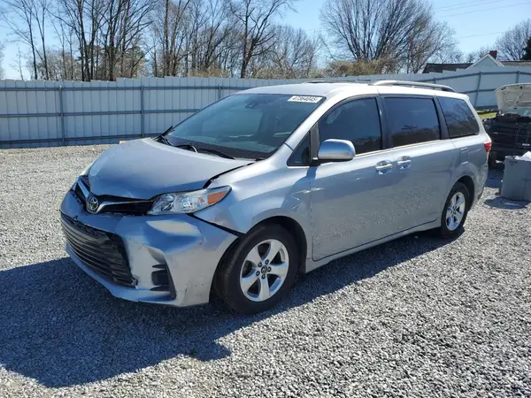 5TDKZ3DC2JS900949 2018 TOYOTA SIENNA - Image 1