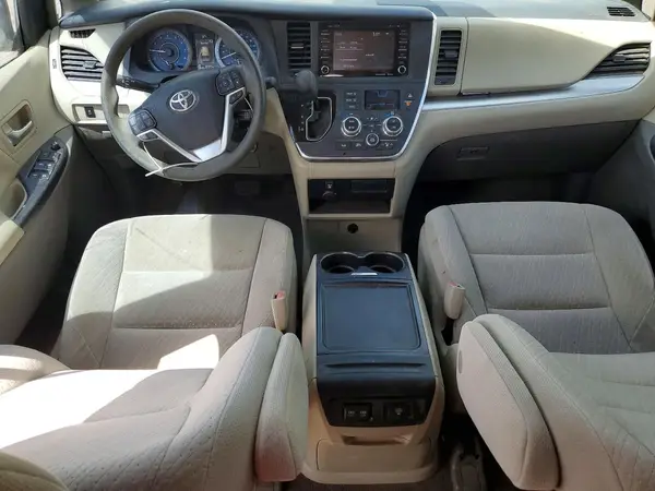 5TDKZ3DC2JS901700 2018 TOYOTA SIENNA - Image 8