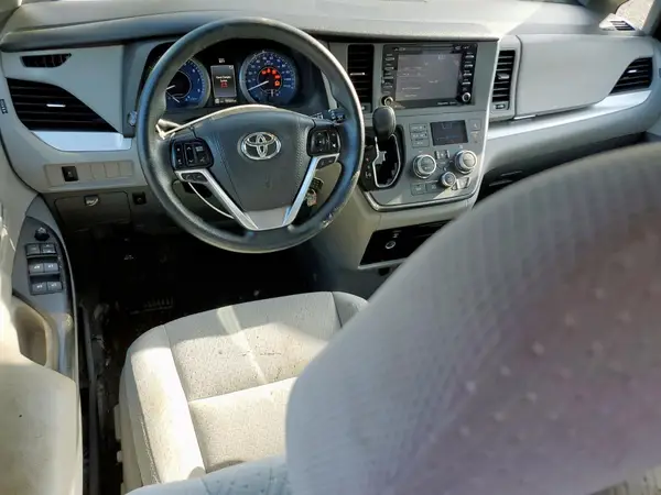 5TDKZ3DC2JS905746 2018 TOYOTA SIENNA - Image 8