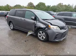 5TDKZ3DC2JS909120 2018 TOYOTA SIENNA