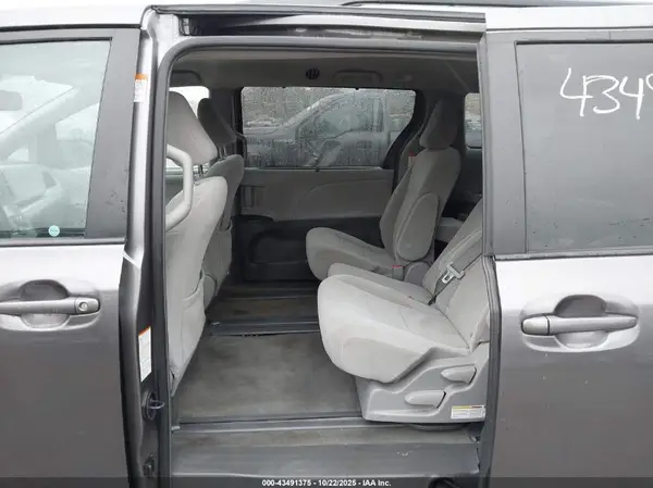 5TDKZ3DC2JS909120 2018 TOYOTA SIENNA - Image 8