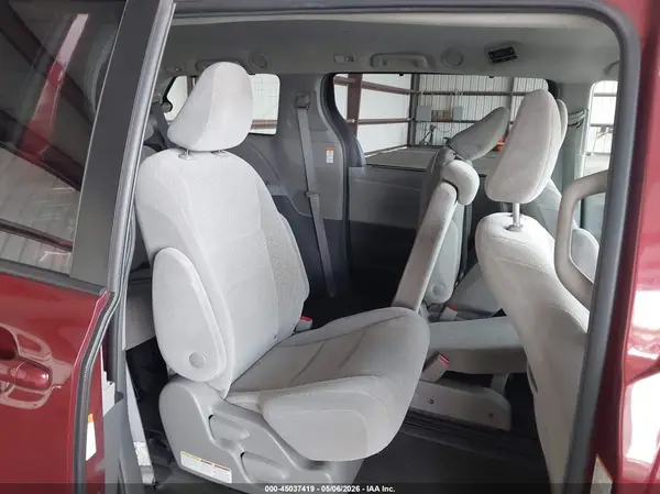 5TDKZ3DC2JS909912 2018 TOYOTA SIENNA - Image 8