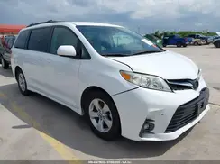 5TDKZ3DC2JS910025 2018 TOYOTA SIENNA