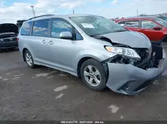 5TDKZ3DC2JS912647 2018 TOYOTA SIENNA