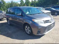 5TDKZ3DC2JS914933 2018 TOYOTA SIENNA