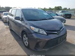 5TDKZ3DC2JS915905 2018 TOYOTA SIENNA