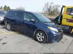 5TDKZ3DC2JS917041 2018 TOYOTA SIENNA